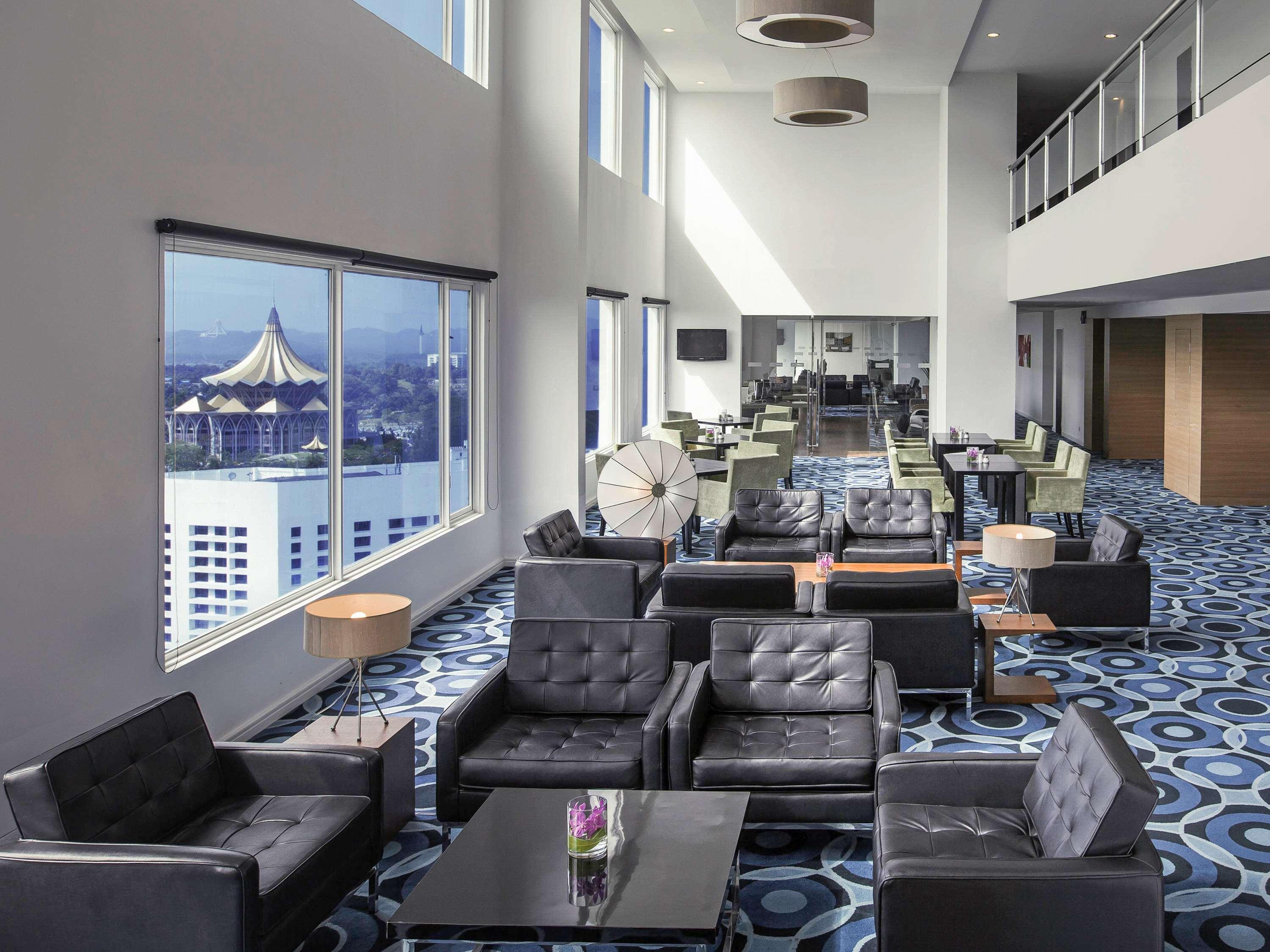 Hotel Pullman Kuching Exteriér fotografie Club Lounge at the Westin Palace, Madrid