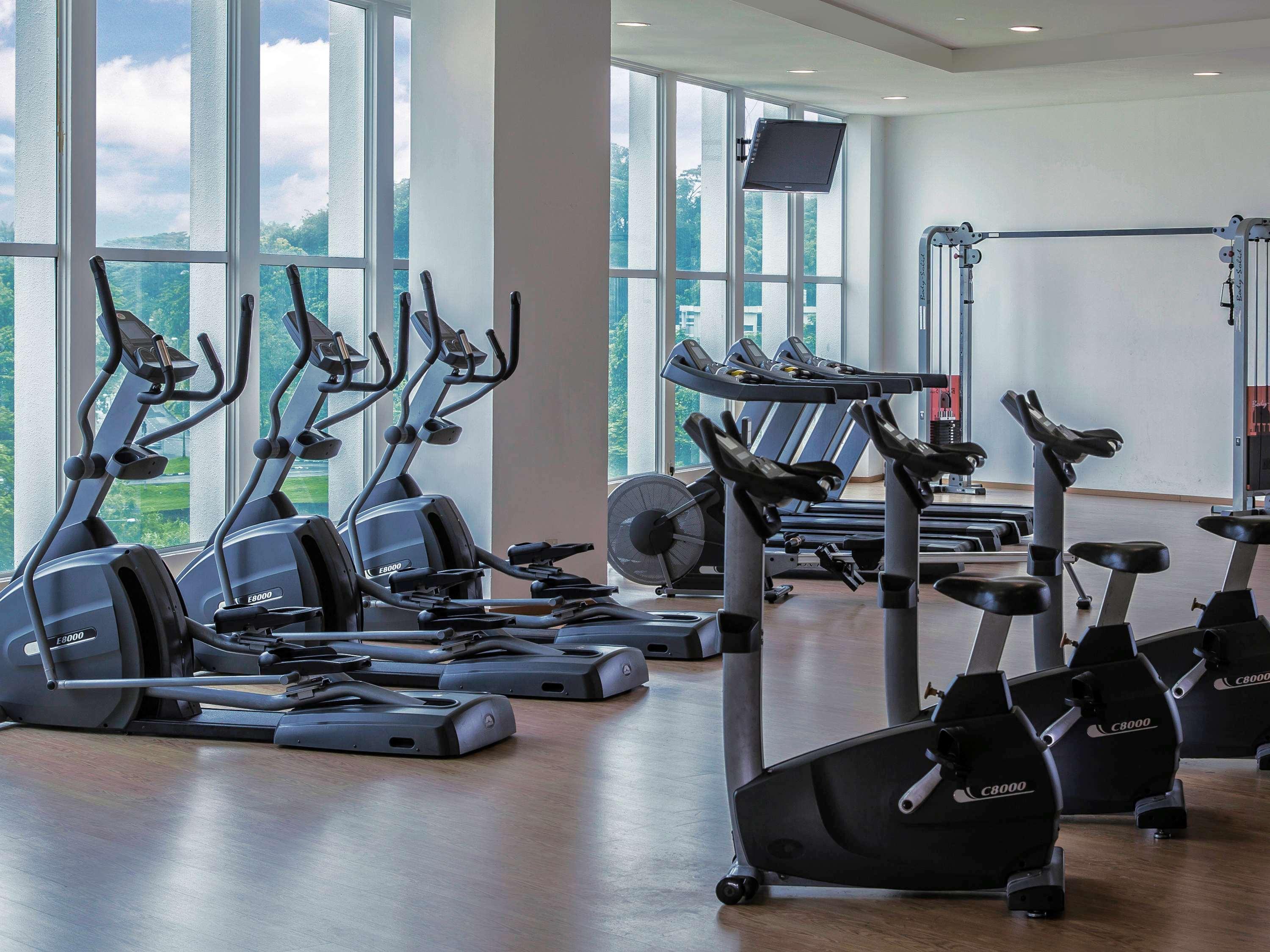 Hotel Pullman Kuching Exteriér fotografie The gym at the hotel