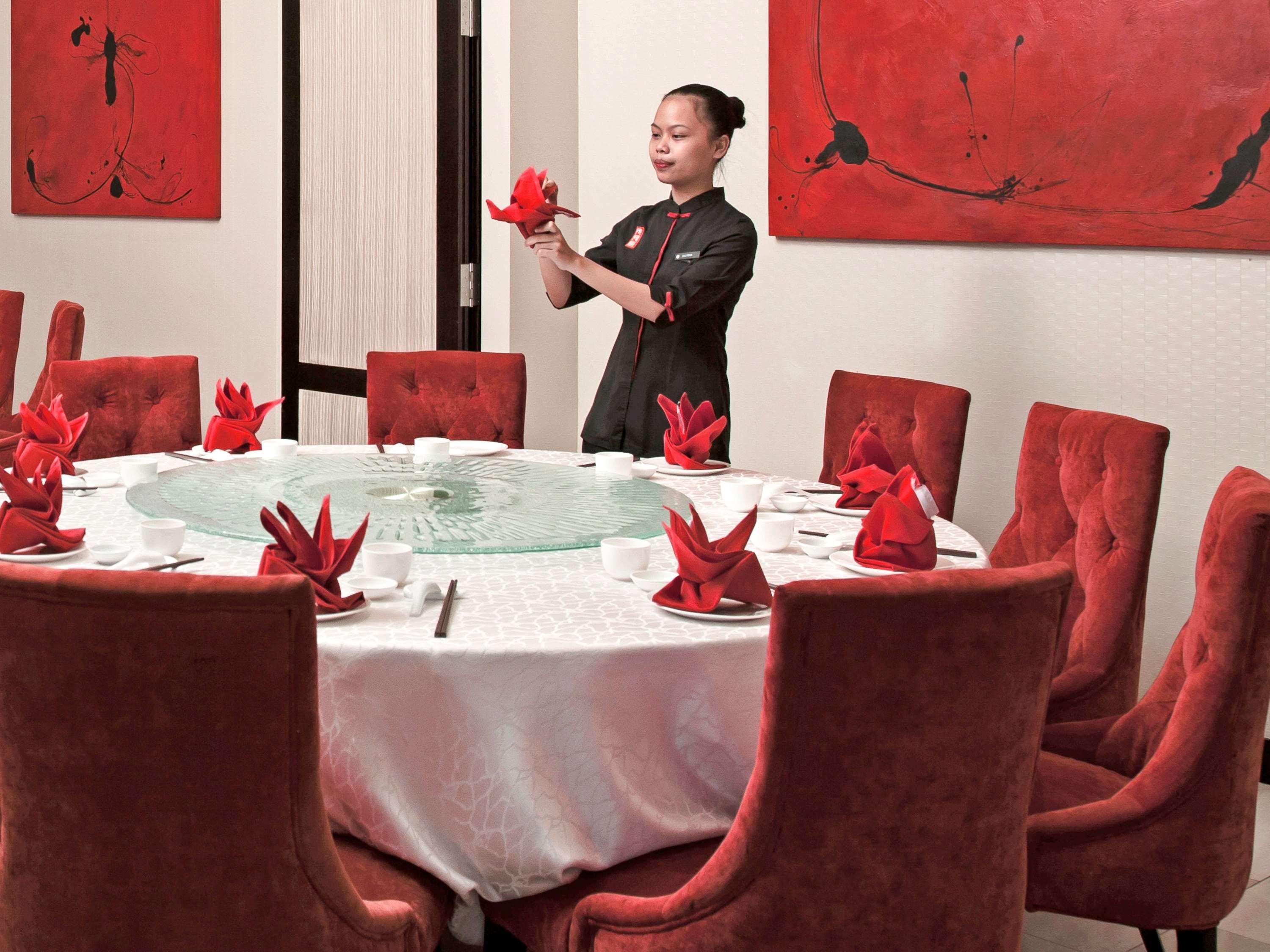Hotel Pullman Kuching Exteriér fotografie A restaurant in Hanoi