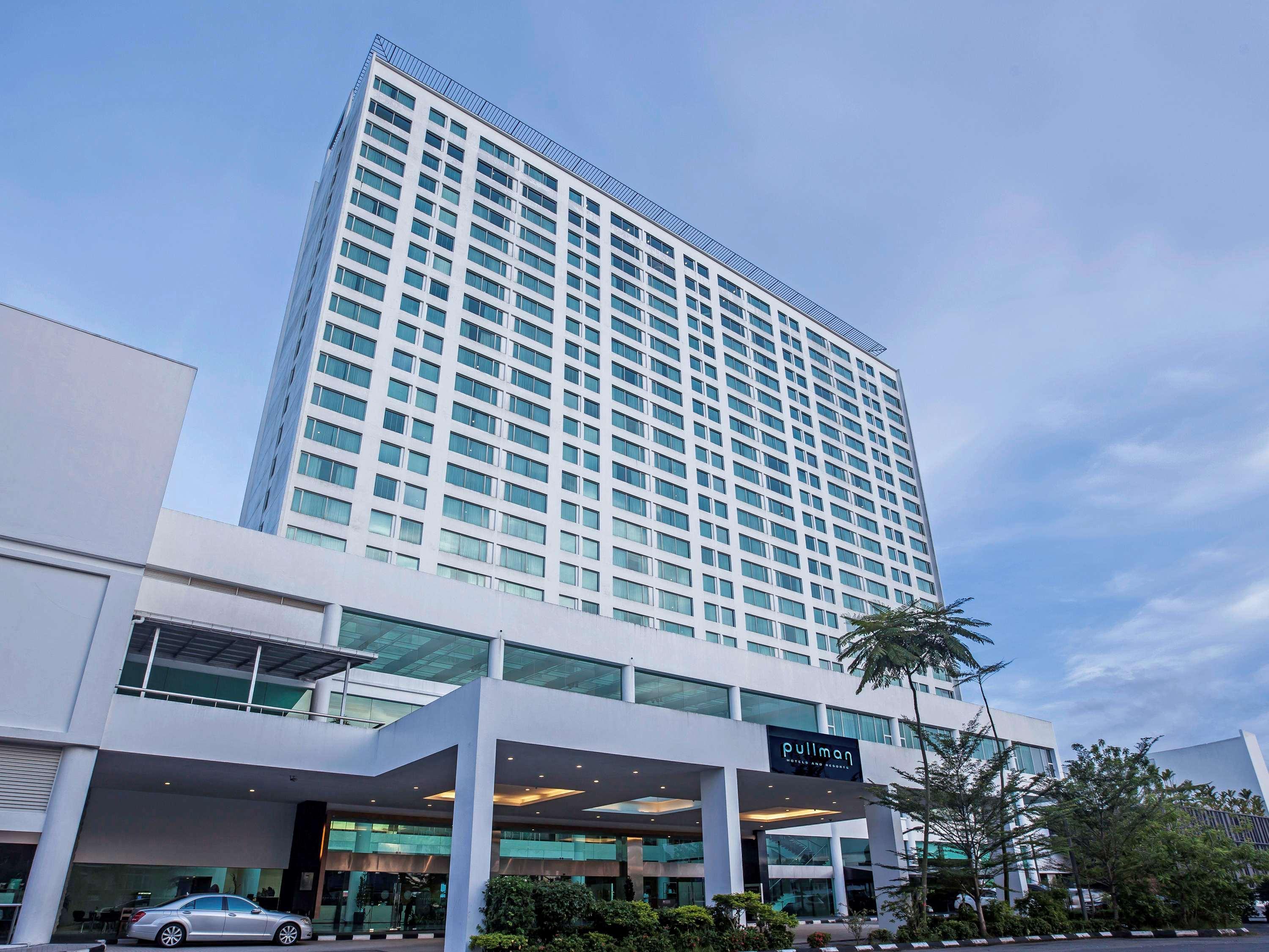 Hotel Pullman Kuching Exteriér fotografie The hotel in 2016