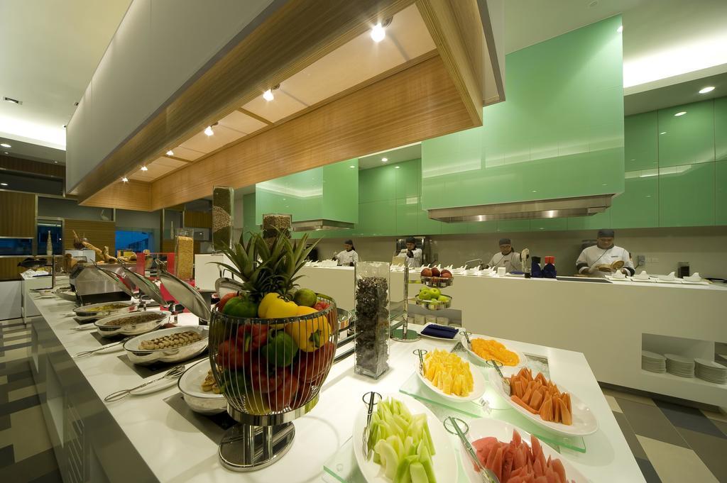 Hotel Pullman Kuching Restaurace fotografie A buffet at a hotel