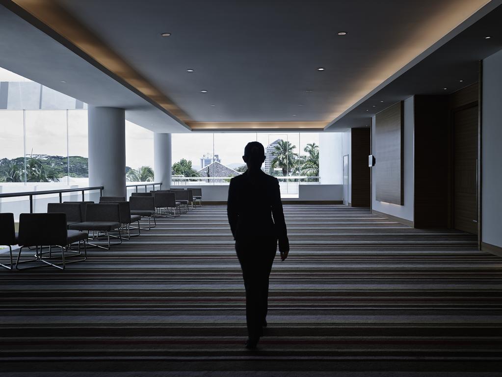 Hotel Pullman Kuching Exteriér fotografie A butler at the Mandarin Oriental, Singapore