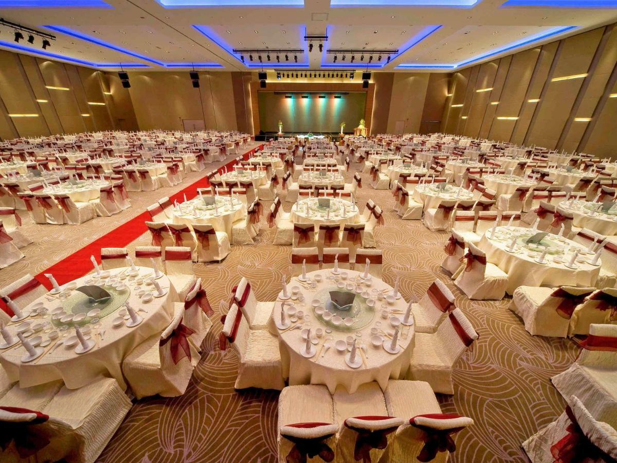 Hotel Pullman Kuching Exteriér fotografie The Grand Ballroom