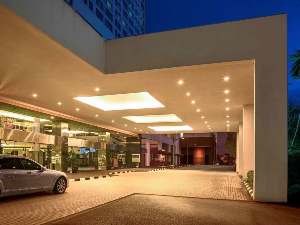Hotel Pullman Kuching Exteriér fotografie Entrance