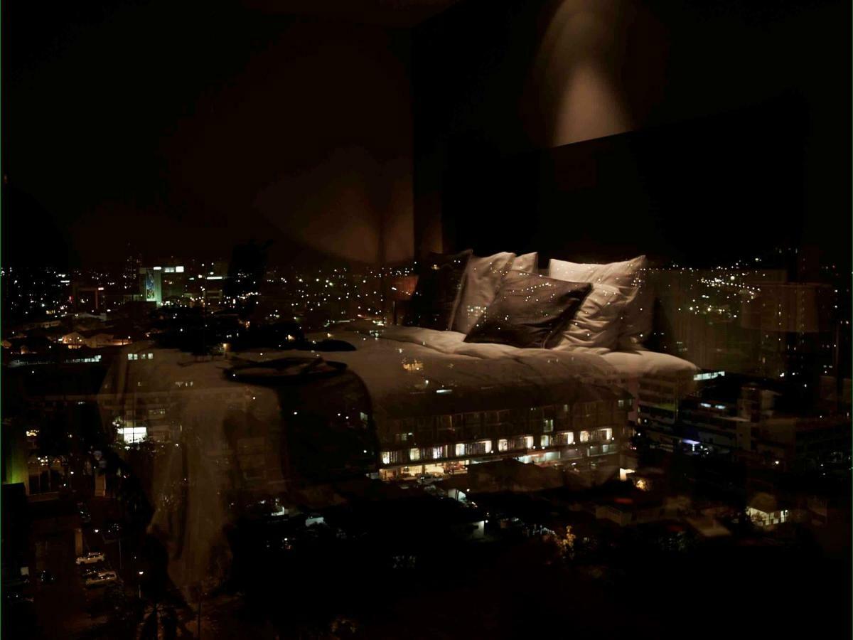 Hotel Pullman Kuching Exteriér fotografie The view from the 100th floor of the building at night